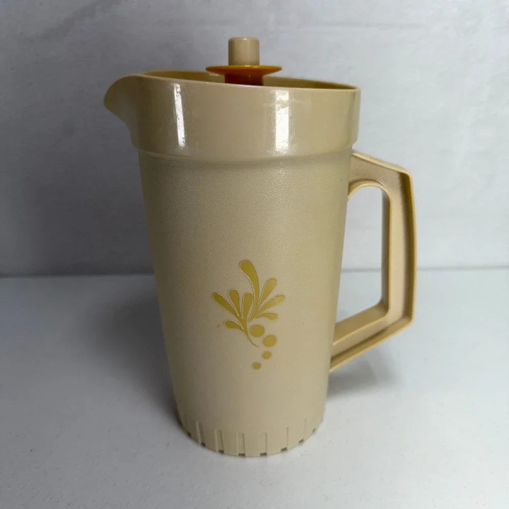 VTG Tupperware 2qt Pitcher 874-7 Push Button Lid Floral Sunburst Almond Beige